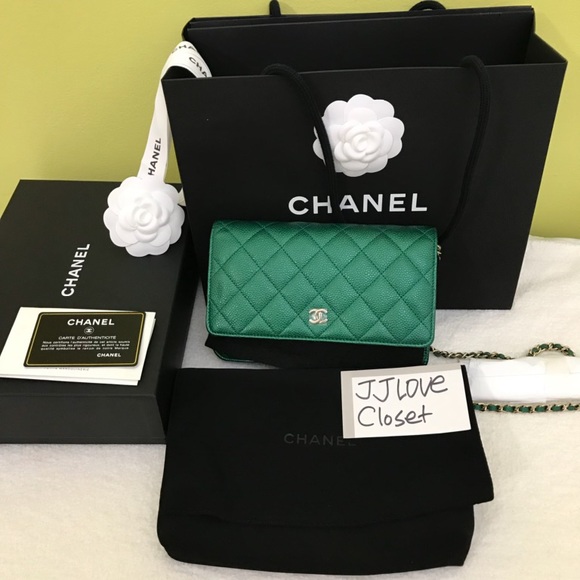 Chanel 18C Green Wallet on Chain - Picture 1 of 8